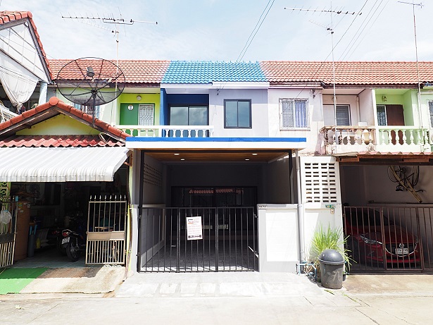 ขายราคาพิเศษ ทาวน์เฮ้าส์ 2 ชั้น ม.กฤษณา2 ขนาด 16 ตรว. 2 นอน 2น้ำ ต่อเติมเต็ม ระเบียงกว้าง ตกแต่งใหม่