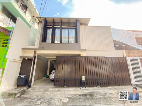 JUST LISTED - ขายทาวน์เฮ้าส์ แบบโมเดิล สว่าง เพดานสูง ปรีดี 42