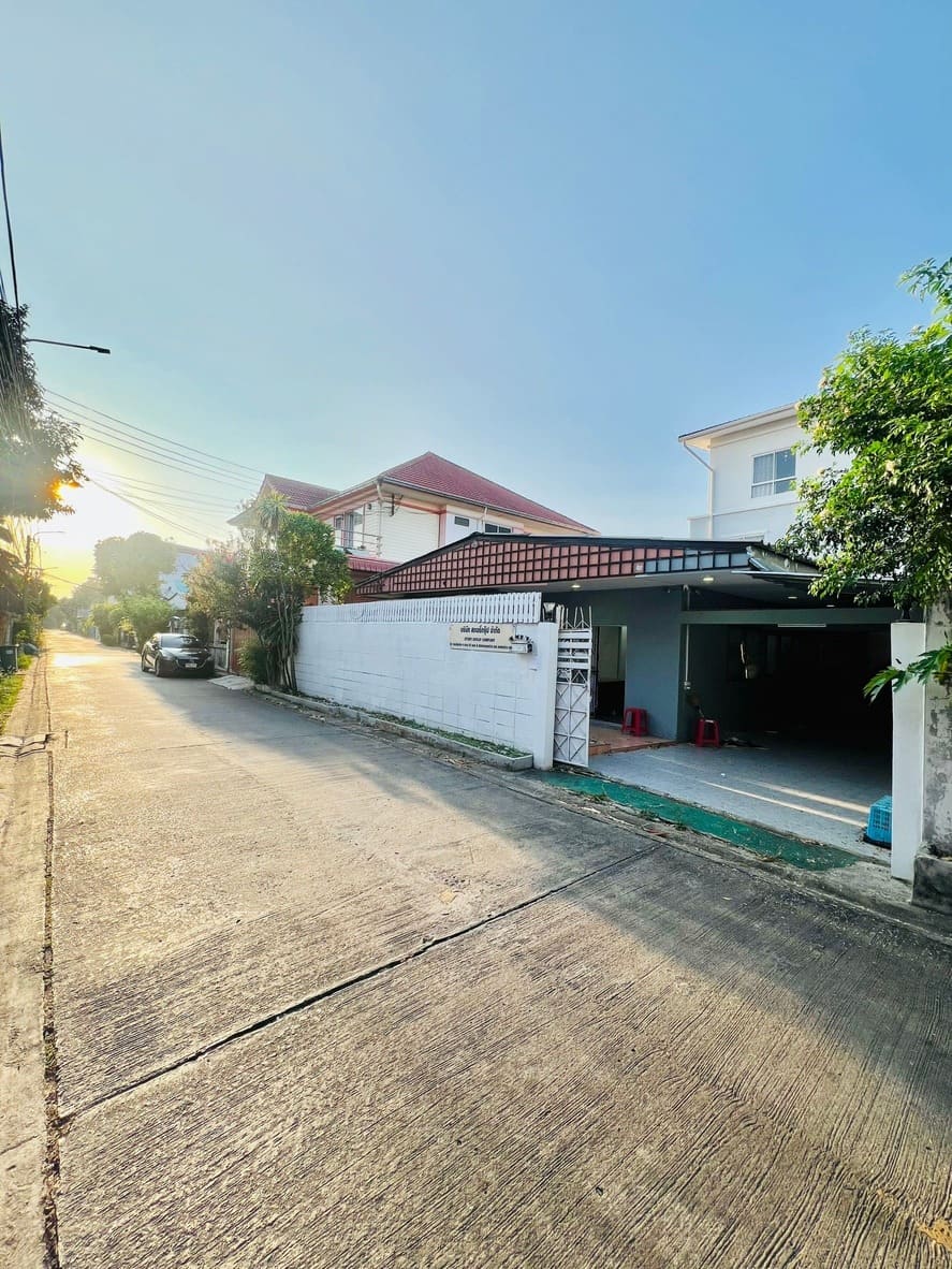 Second hand house for sale Lat Phrao-Chokchai 4 Near Central Eastville and the Ramindra-Ekkamai Expr