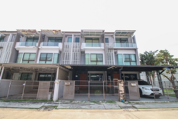 ขายทาวน์โฮม 3 ชั้น หมู่บ้าน บ้านใหม่2 พระราม2 พุทธบูชา ท่าข้าม บิวท์อินต่อเติมและตกแต่งแล้ว 19.2ตร.ว