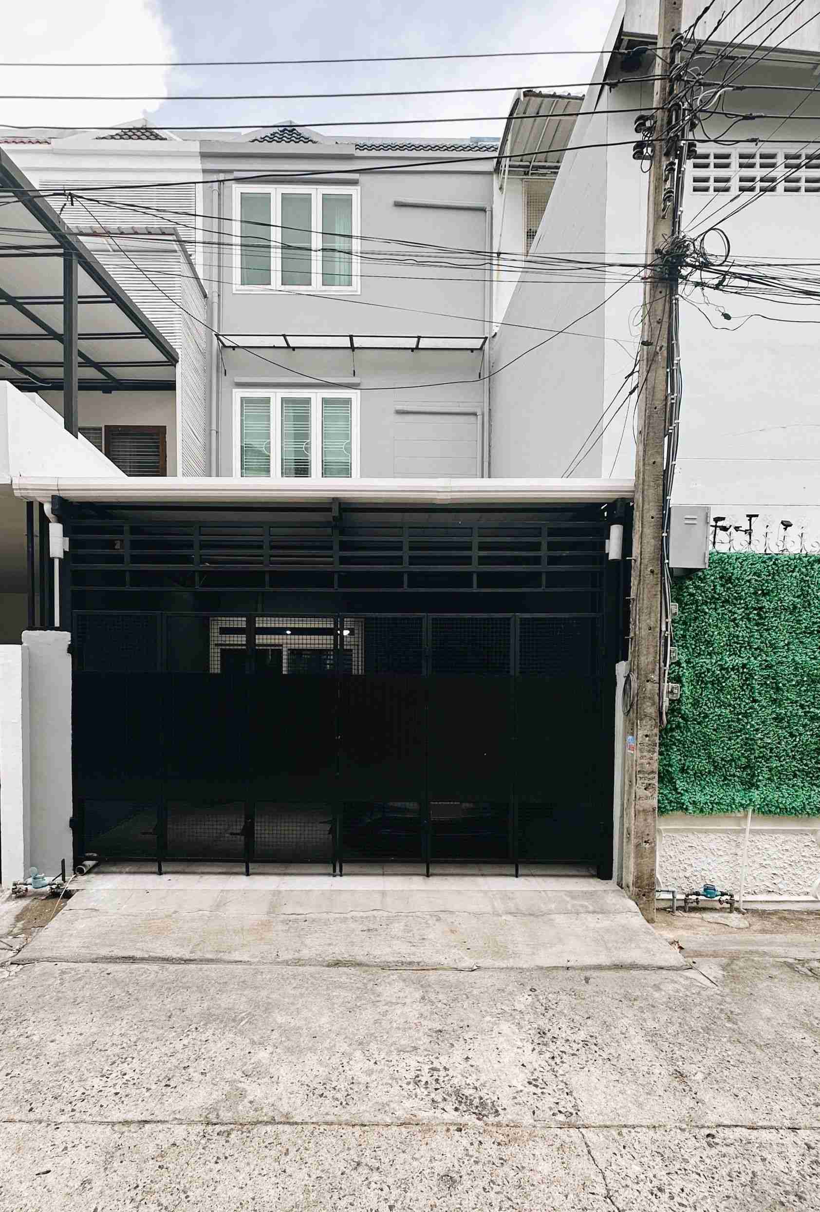 ทาวเฮ้าส์ 3 ชั้น ทำเลห้วยขวาง รัชดา เดินทางสะดวกใกล้รถไฟฟ้า MRT