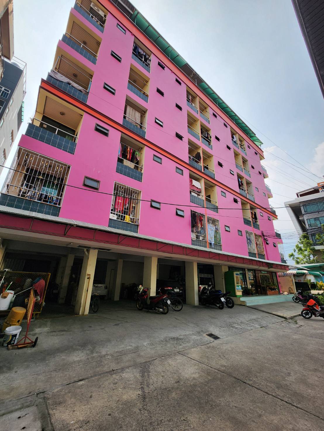 ขายอพาท์เม้นท์  6 ชั้น ขนาดที่ดิน 384 ตร.ว. ตรงข้ามโรงเรียนนานาชาติ ราฟเฟิล บางนา