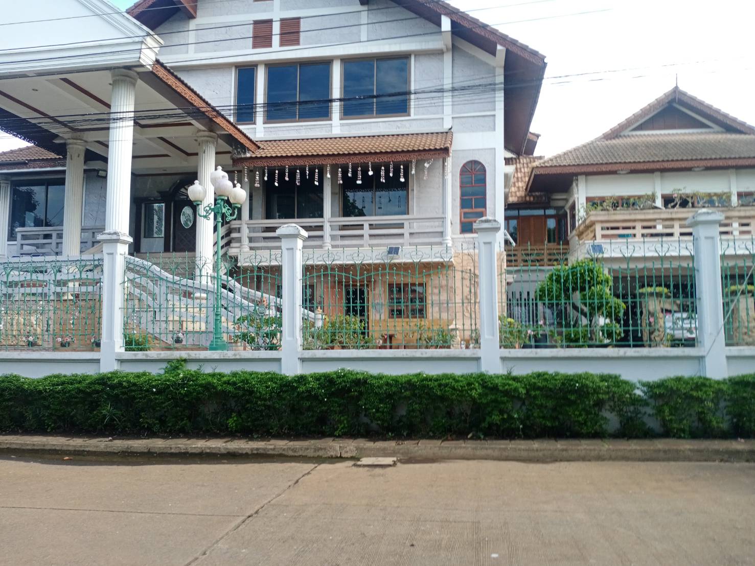 บ้านเดี่ยวหลังใหญ่และเรือนรับรอง ไม้สัก 268.8วา กฤษดานคร29 รังสิต คลองหนึ่ง
