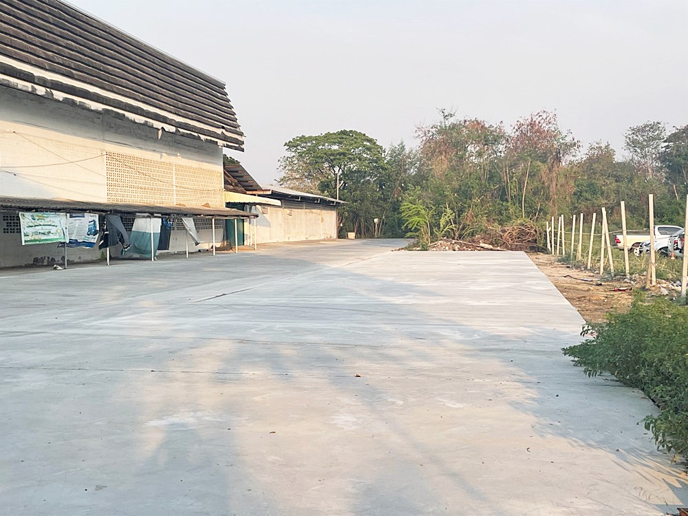 ที่ใกล้ถนนใหญ่ บางนา-ตราด กม.42 ใกล้สนามบิน ใกล้ท่าเรือ ใกล้นิคมอมตะนคร ใกล้นิคมเวลโกรว์