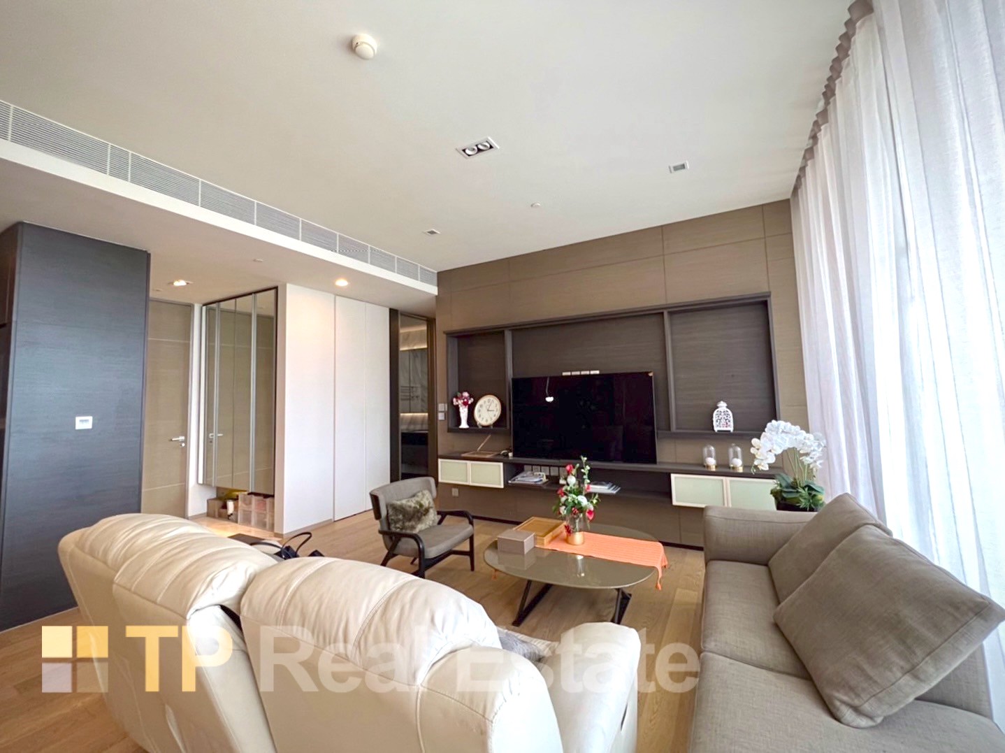 Saladaeng One (For rent) 2 Bed 2 Bath Area 110 Sqm. Rental 130,000 per month. Available Now #CODE044
