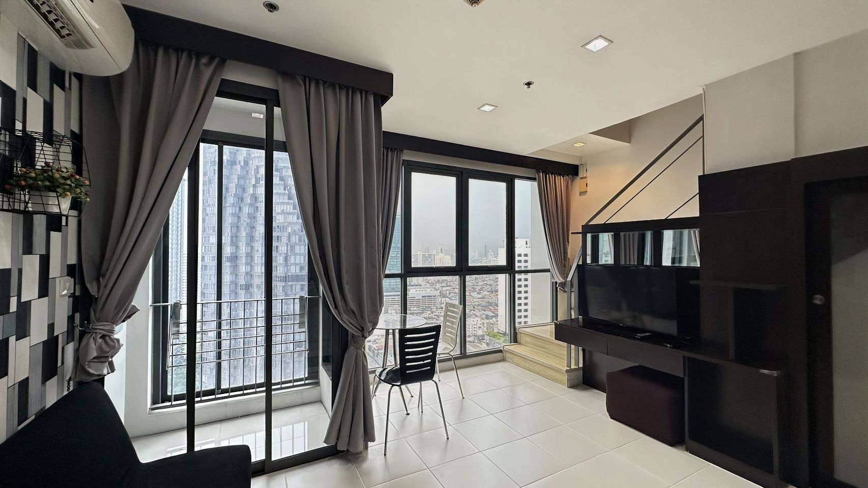 เจ้าของขาย-ขายพร้อมผู้เช่า IDEO MOBI RAMA9 - Duplex สไตล์โฮมออฟฟิศ2ชั้น ติดรถไฟฟ้าใต้ดินMRT เซ็นทรัล