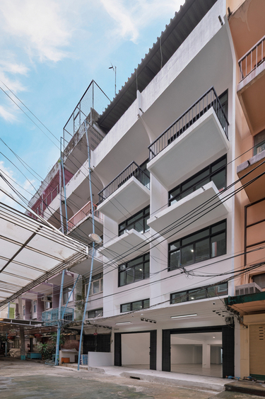 ทำเลทอง! 2 คูหา ทะลุถึงกัน มีลิฟต์ รีโนเวทใหม่ ตลาดน้อย–เยาวราช ใกล้ MRT 500 ม.