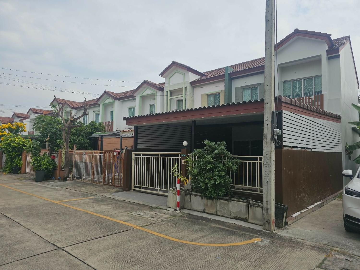 ขายทาวน์เฮาส์ หมู่บ้านไลโอ วงแหวน-ปิ่นเกล้า (ซอยวัดพระเงิน)