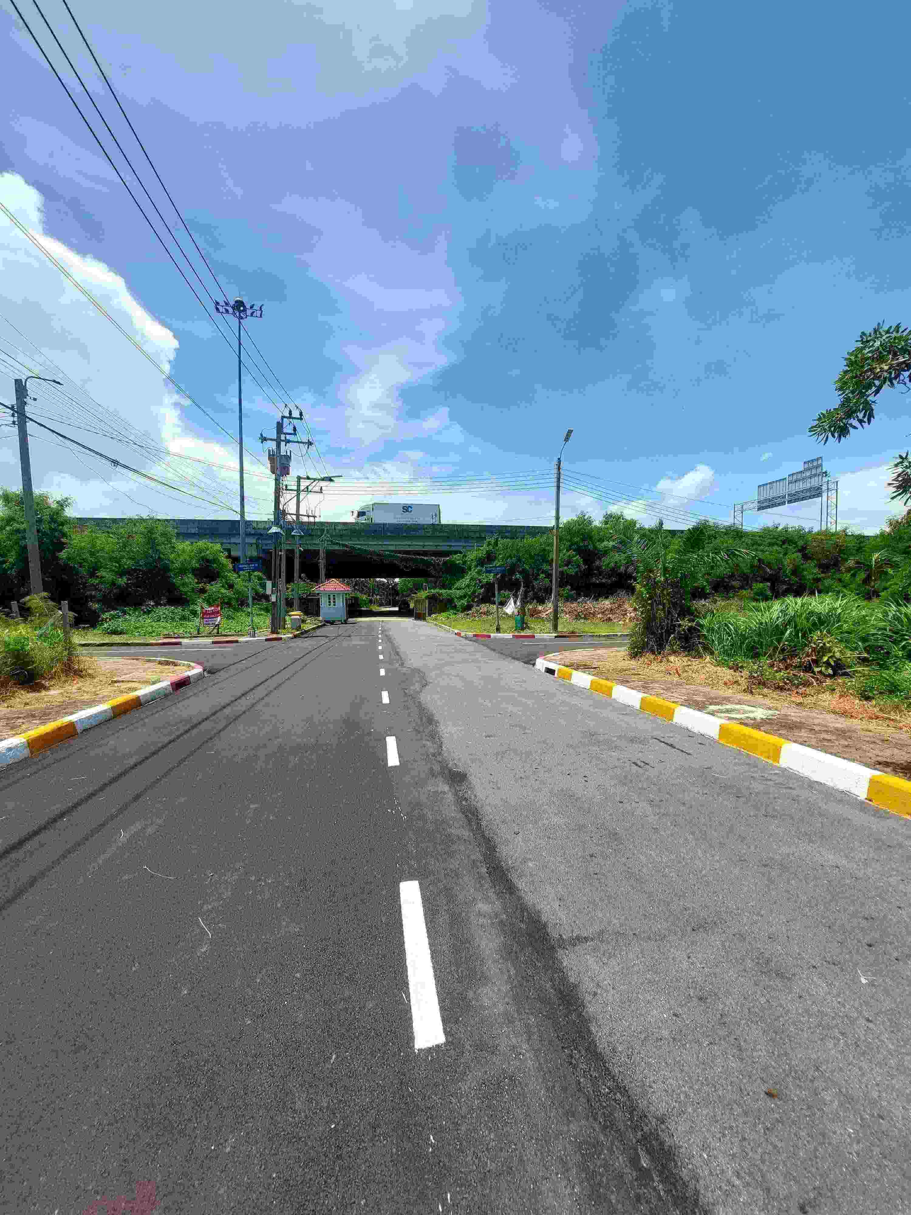 ขายด่วนที่ดินเปล่า ทำเลดี แปลงมุมสวย ในหมู่บ้านมัณฑนา ศรีนครินทร์ (Manthana Srinakarin) 