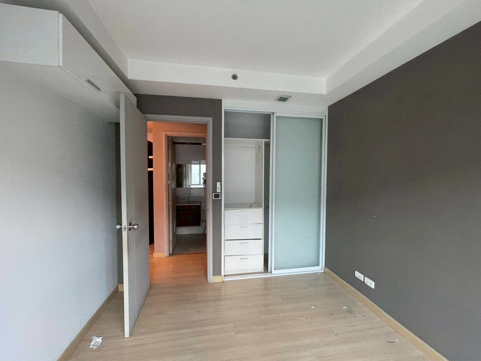 Condo Thru Thonglor (ขายต่ำกว่าราคาตลาดเยอะ 2.2 ลบ.) 36 ตารางเมตร 1 นอน ชั้น4 พร้อมเข้าอยู่