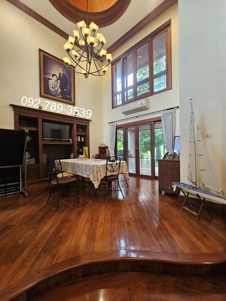 ขายบ้านเดี่ยว 3 ชั้น หมู่บ้านเมืองเอก โครงการ 4 หน้าบ้านติดน้ำ วิวสนามกอล์ฟวิสต้า  ระเบียงและสวนรอบบ