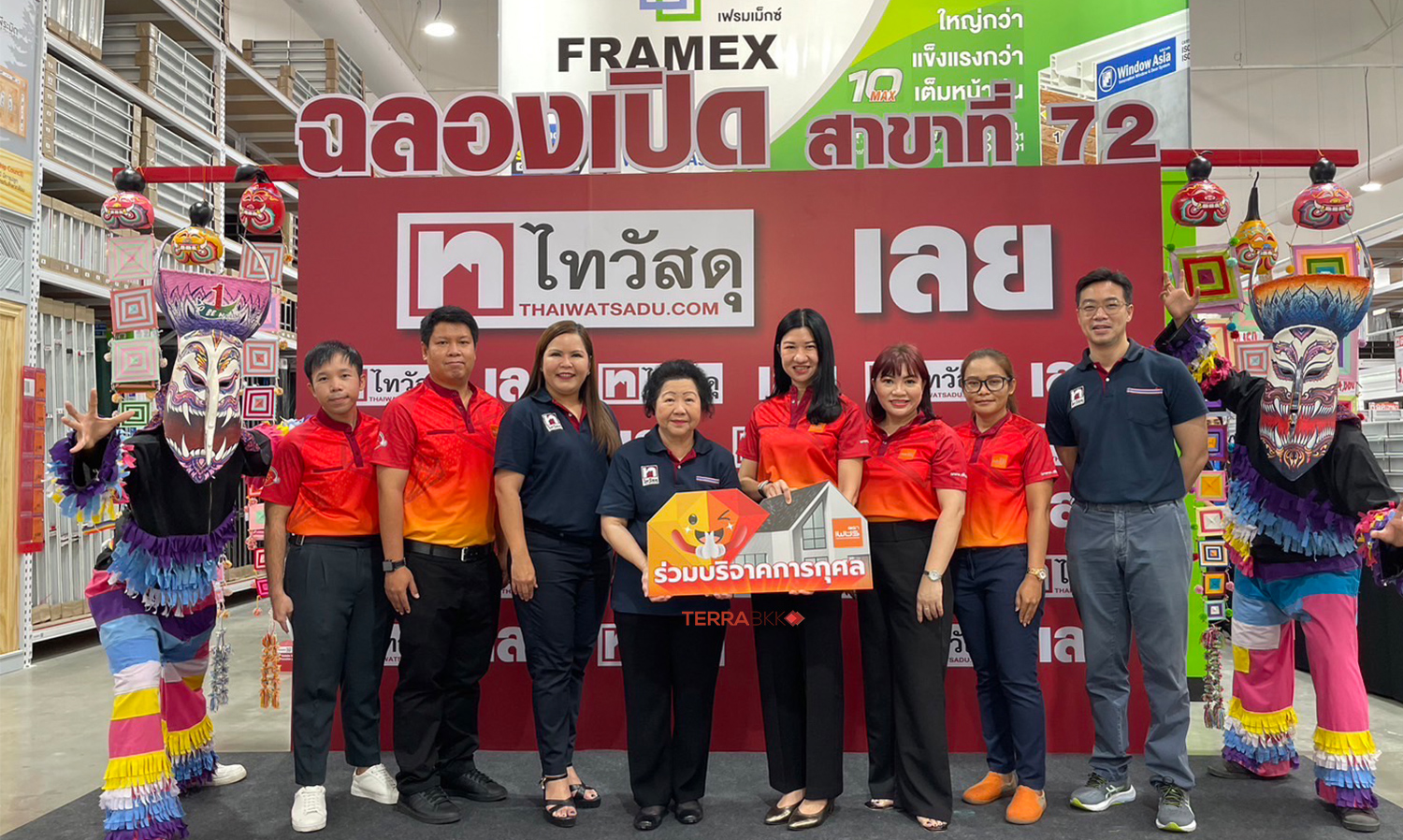 'Tara Petch' Congratulates the Opening of Thai Watsadu in Loei
