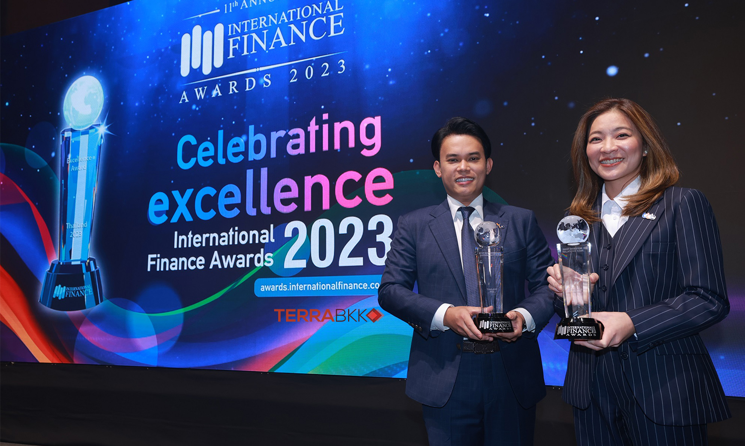 ทีทีบี คว้า 2 รางวัล จากเวที International Finance Awards 2023 สะท้อนความโดดเด่นด้านนักลงทุนสัมพันธ์ และความยั่งยืนด้านสิ่งแวดล้อม 