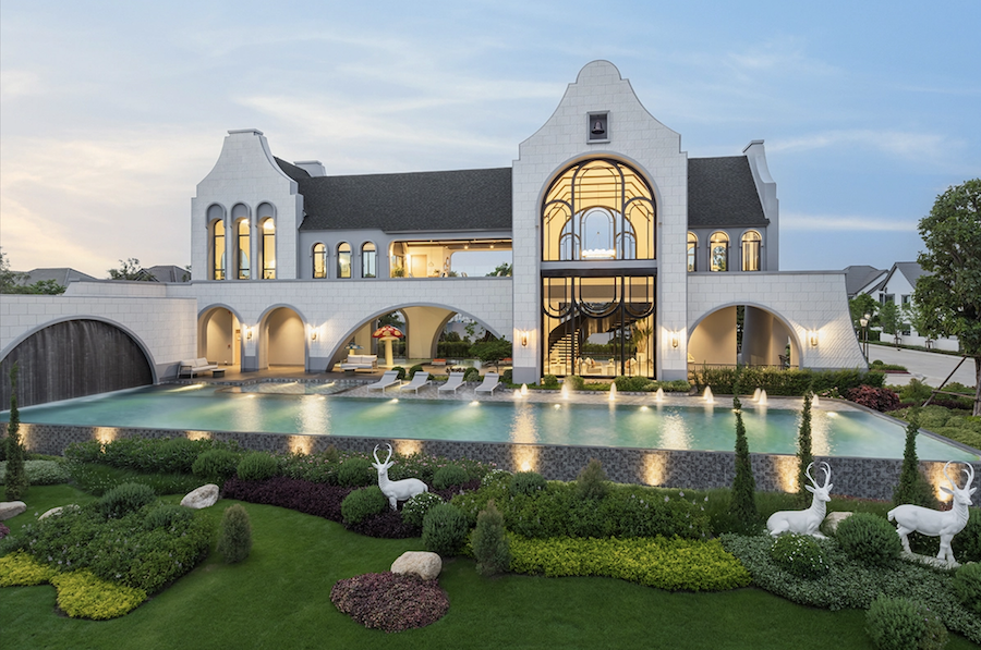 Urban Farmhouse Style Detached House